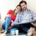como elegir la ubicacion perfecta para tu hogar pareja joven movimiento casa nueva
