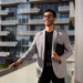 consejos para encontrar un buen agente inmobiliario vista frontal trabajando