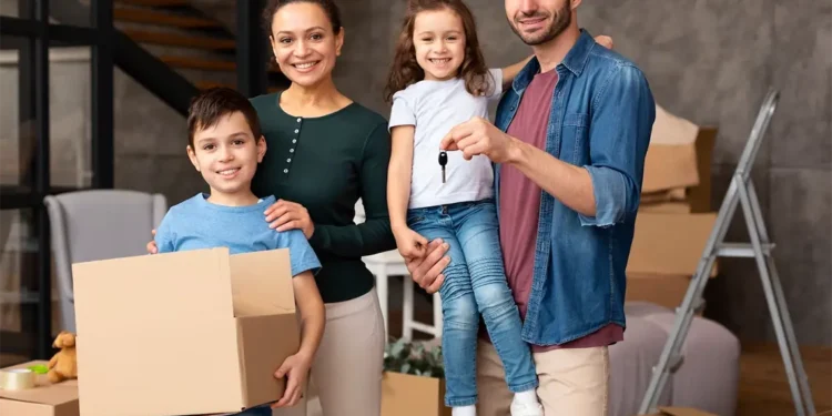 mudanza familia nuevo hogar