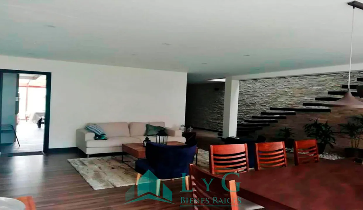 Hermosa Casa en Alquiler en Cerro Colorado, Arequipa - Espacios Amplios y Diseño Elegante