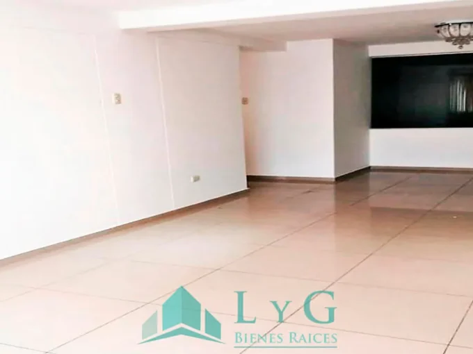 Hermoso departamento en Cerro Colorado, ubicado en el quinto piso de un condominio con ascensor.